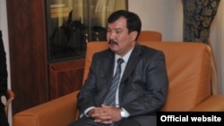 Қазақстан бас прокуроры Асхат Дауылбаев. Сурет бас прокуратураның ресми сайтынан алынды. Астана, 27 шілде 2011 жыл.