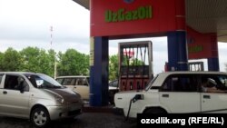Uzbekistan - UzGazOil petrol station in Tashkent, 15May2012