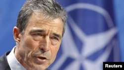 NATO Secretary-General Anders Fogh Rasmussen: "We will exert this pressure as long as necessary."