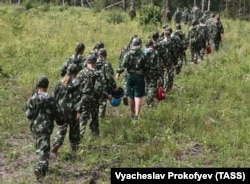 Подготовка к военно-спортивной игре "Зарница" в детском военно-спортивном лагере