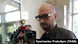 Режиссер Кирилл Серебренников в Мосгорсуде перед рассмотрением жалобы на домашний арест