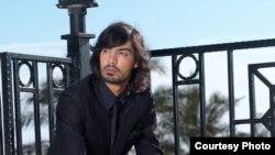 Model we aktýor Ilgar Aliýew.