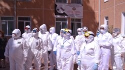 Таджикские врачи в Худжанде, 20 мая 2020 года.