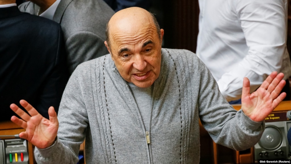 Рабінович стверджує, що з першого дня бойових дій підтримує контакт із посольством України в Ізраїлі та&nbsp;&laquo;робить усе, що може&raquo;