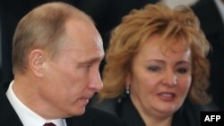 Russian President Vladimir Putin and his wife, Lyudmila, have announced that they are to divorce. 