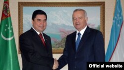 Türkmenistanyň we Özbegistanyň prezidentleri Berdymuhamedow (ç) we Karimow (s)