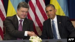 Президент України Петро Порошенко (ліворус) і президент США Барак Обама, 4 червня 2014 року, Варшава