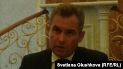 Ресей президентінің бала құқығы бойынша өкілі Павел Астахов. Астана, 17 шілде 2013 жыл.