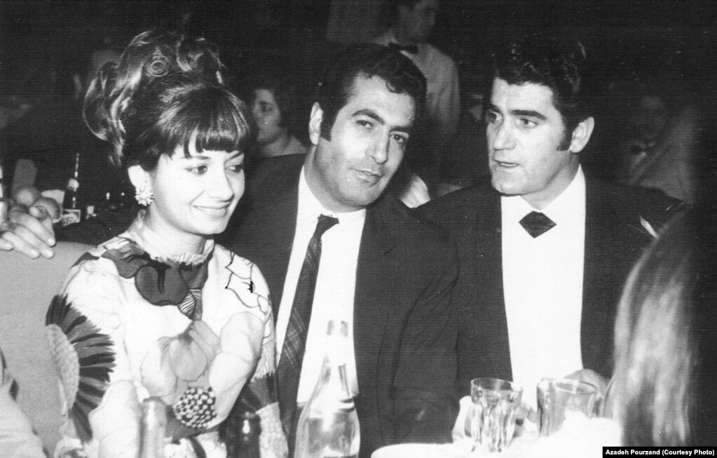 مهرانگیز کار به همراه همسرش سیامک پورزند (وسط) و ویگن خواننده مشهور ایرانی