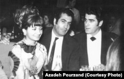 مهرانگیز کار به همراه همسرش سیامک پورزند (وسط) و ویگن خواننده مشهور ایرانی