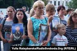 Вшанування пам'яті 49 військовослужбовців, загиблих у збитому під Луганськом літаку ІЛ-76. Дніпро, 14 червня 2016 року