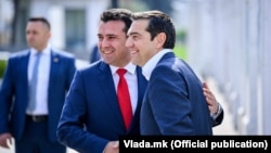 Kryeministri i Maqedonisë së Veriut, Zoran Zaev dhe ai i Greqisë, Alexis Tsipras.