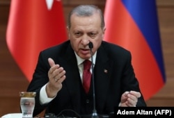 Реджеп Эрдоган на совместной пресс-конференции с президентами России и Ирана. Анкара, 4 апреля.