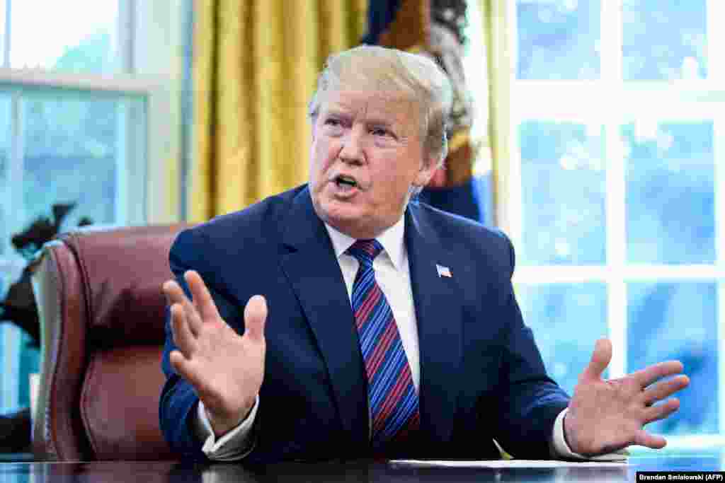 КИНА / САД - Американскиот претседател Доналд Трамп ја предупреди Кина дека доколку покрене мерки за справување со протестите во Хонг Конг слични на оние на плоштадот Тјенанмен во Пекинг тоа би довело до нарушување на трговските разговори меѓу двете земји.