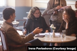 Ирена Павласкова и Ксения Раппопорт на съемках фильма "Пражская оргия"