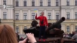 Выставка разбитой военной техники РФ в центре Киева