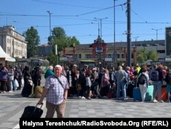 Сьогодні на вокзалі помітно менше людей