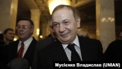 Серед фізичних осіб, щодо яких запроваджені санкції – Юрій Іванющенко, якого розшукує НАБУ у справі щодо ймовірної легалізації державних земель під Києвом на понад 160 млн гривень