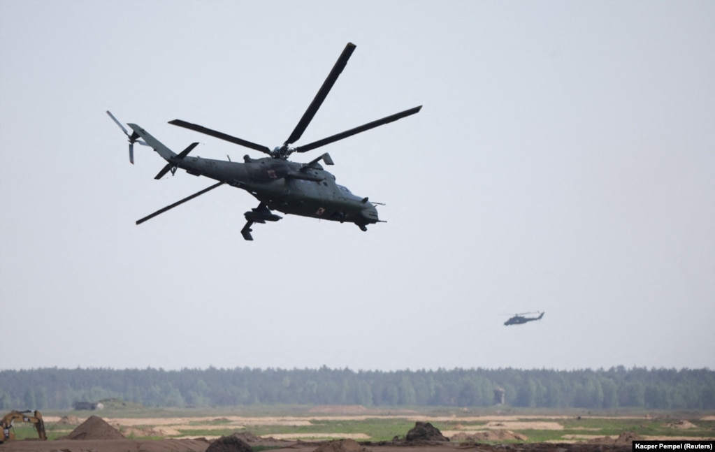 Një helikopter polak Mi-24 gjatë stërvitjeve ushtarake.