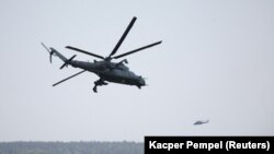 Let poljskih helikoptera Mi-24 tokom vojne vežbe NATO trupa, 24. maj 2022. Ilustrativna fotografija