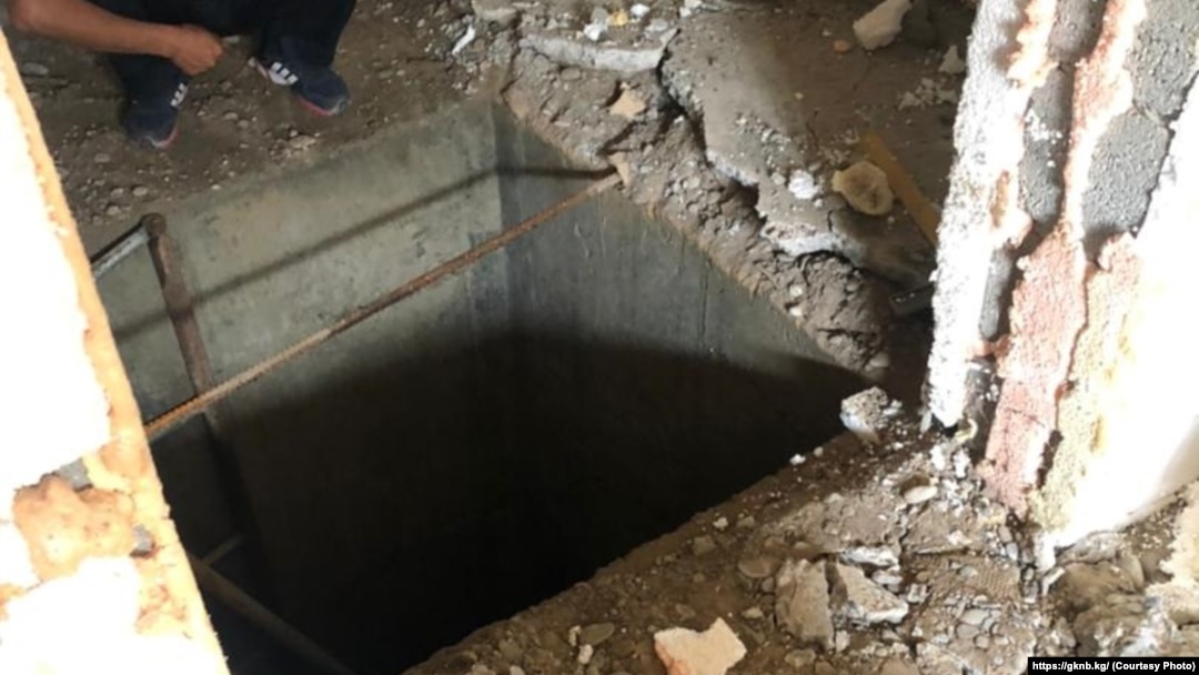 Қирғиз-ўзбек чегараси яқинида топилган туннель (Қирғизистон МХДҚ фотоси)