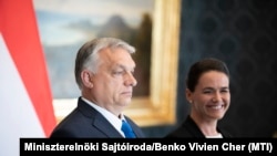 Orbán Viktor miniszterelnök és Novák Katalin köztársasági elnök a Sándor-palotában, ahol az új kormány miniszterei átvették kinevezési okmányukat 2022. május 24-én