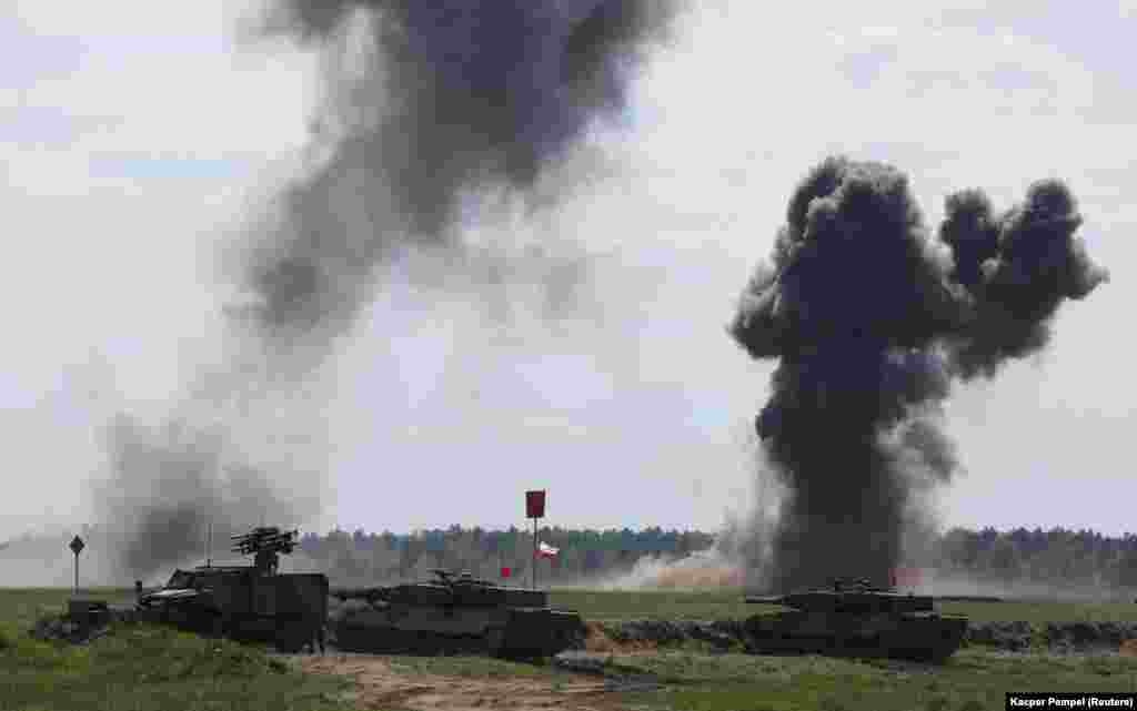Füst száll fel a lengyelországi Orzysz katonai támaszpont közelében. Kilenc országban zajlottak hadgyakorlatok