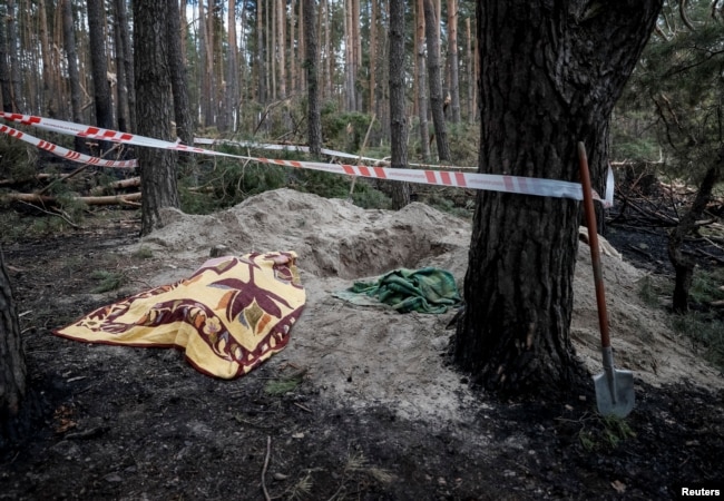 Ексгумація тіл убитих цивільних після окупації Мотижина Київської області