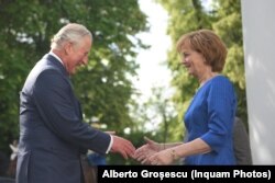 În timpul vizitei din 2018, Charles a fost primit de Majestatea Sa Margareta, Custodele Coroanei Române si de Principele Radu la Palatul Elisabeta.