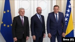 Predsjednik Evropskog vijeća Charles Michel (u sredini) na sastanku sa predsjedavajućim Predsjedništva BiH Šefikom Džaferovićem (lijevo) i članom Predsjedništva Miloradom Dodikom (desno), Sarajevo 20. maj 2022.