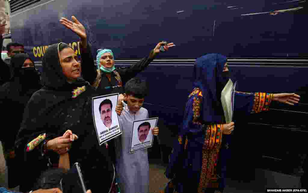 Family members of missing relatives, who rights activists say have been picked up by Pakistani security forces, rally for their release in Karachi on May 24.&nbsp;