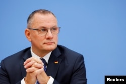 Співголова партії «Альтернатива для Німеччини» (AfD) Тіно Хрупалла дає пресконференції в Берліні, Німеччина, 21 вересня 2026 року
