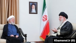 Naim Qassem (left) meets Iranian Supreme Leader Ayatollah Ali Khamenei in Tehran. (file photo)