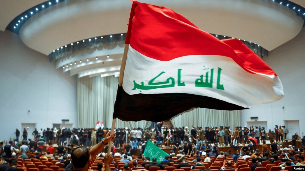 تجمع هواداران صدر «علیه فساد» در پارلمان عراق