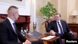 Беларуският външен министър Алейник и унгарският външен министър Сиярто се срещат в Минск.