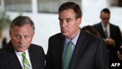  Senatorët Richard Burr (majtas) dhe Mark Warner 