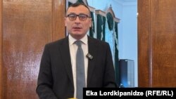 ტიტე აროშიძის რექტორად არჩევის პარალელურად აქცია გაიმართა. „არა ტიტეს – სუსი გვიტევს“ - სკანდირებდნენ დემონსტრანტები.