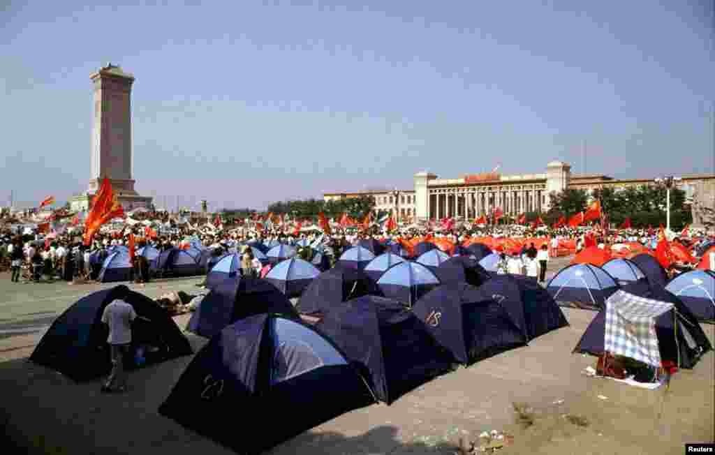 Corturi ale demonstranților în cursul protestelor.