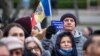 Moldovenii au sărbătorit încă de dinainte de Crăciun decizia liderilor UE de a da undă verde începerii negocierilor de aderare, dar aceste negocieri încă nu au început, iar startul lor mai depinde de îndeplinirea recomandărilor restante.