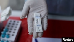 Antigenske testovi (na fotografiji) koji su u ponudi apoteka u Bosni i Hercegovini proizvode, uglavnom, kineske farmaceutske kompanije.