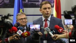 Вицепремиерот за европски прашања Бујар Османи  со францускиот амбасадор Кристиајн Тимоние.