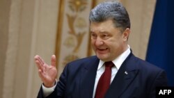 Președintele Ucrainei vorbind presei după summitul de la Minsk, 12 februarie 2015.