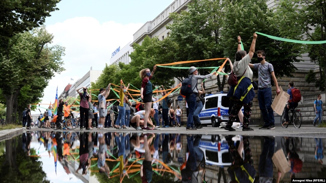"Živi lanac" kao znak borbe protiv rasizma u Berlinu
