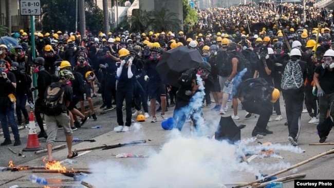 Протесты в присоединенном к Китаю Гонконге против ужесточения контроля со стороны Пекина