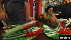 Сегодня на круглом столе, посвященном внесению изменений в Конституцию, юристы говорили о том, что в процедуре голосования по ним были допущены нарушения, которые делают принятие законопроекта невозможным