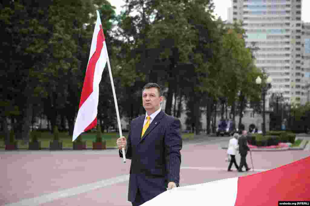 Belarus - An actions neat Opera Theater on Military Glory Day in Minsk, 8Sep2016