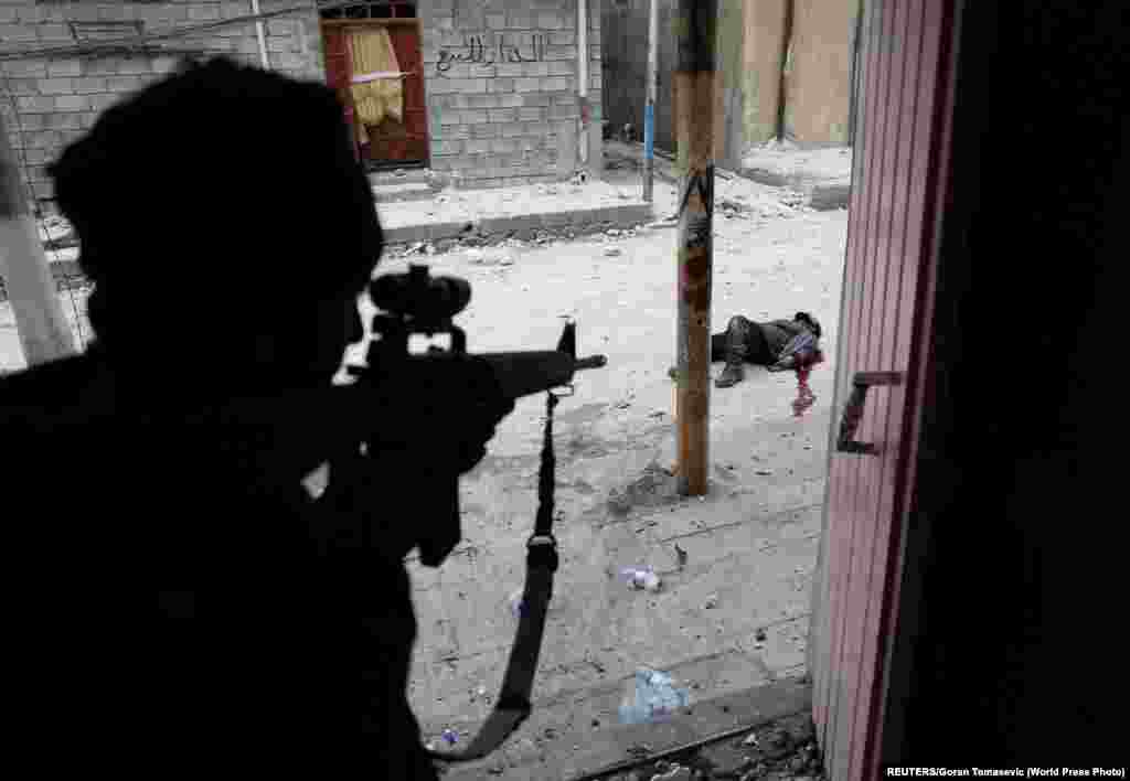 An Iraqi Special Forces soldier moments after shooting dead a suspected suicide bomber, during the offensive to retake Mosul from the militant group Islamic State (IS). Spot News -- Third Prize, Singles (Goran Tomasevic, Reuters)