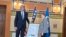 Kryetari i Sarajevës, Samir Avdiq, ia dorëzon senatores amerikane Jeanne Shaheen çmimin "Qytetare Nderi e Qytetit të Sarajevës", 7 tetor 2026.