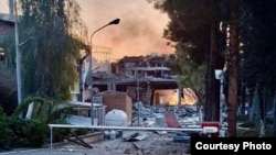 Eýran hökümeti tarapyndan çap edilen suratda Tährandaky Eýranyň Pasteur institutyna ýetirilen zyýanyň görkezilýändigi aýdylýar.