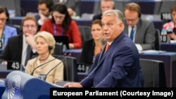 Viktor Orbán a mers miercuri în Parlamentul European pentru a prezenta aleșilor planul președinției maghiare a Consiliului European. Eurodeputații au schimbat discuția, însă, acuzându-l de corupție și condamnându-i declarațiile despre Ucraina. Strasbourg, 9 octombrie.